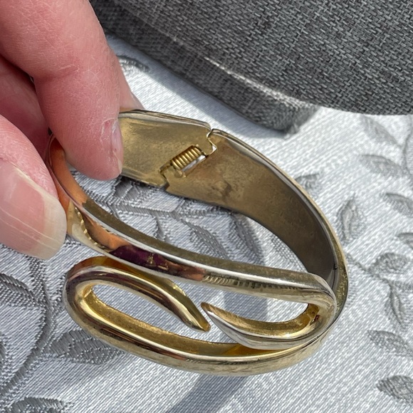 Gold tone Hinge Infinity Bracelet - Picture 2 of 7